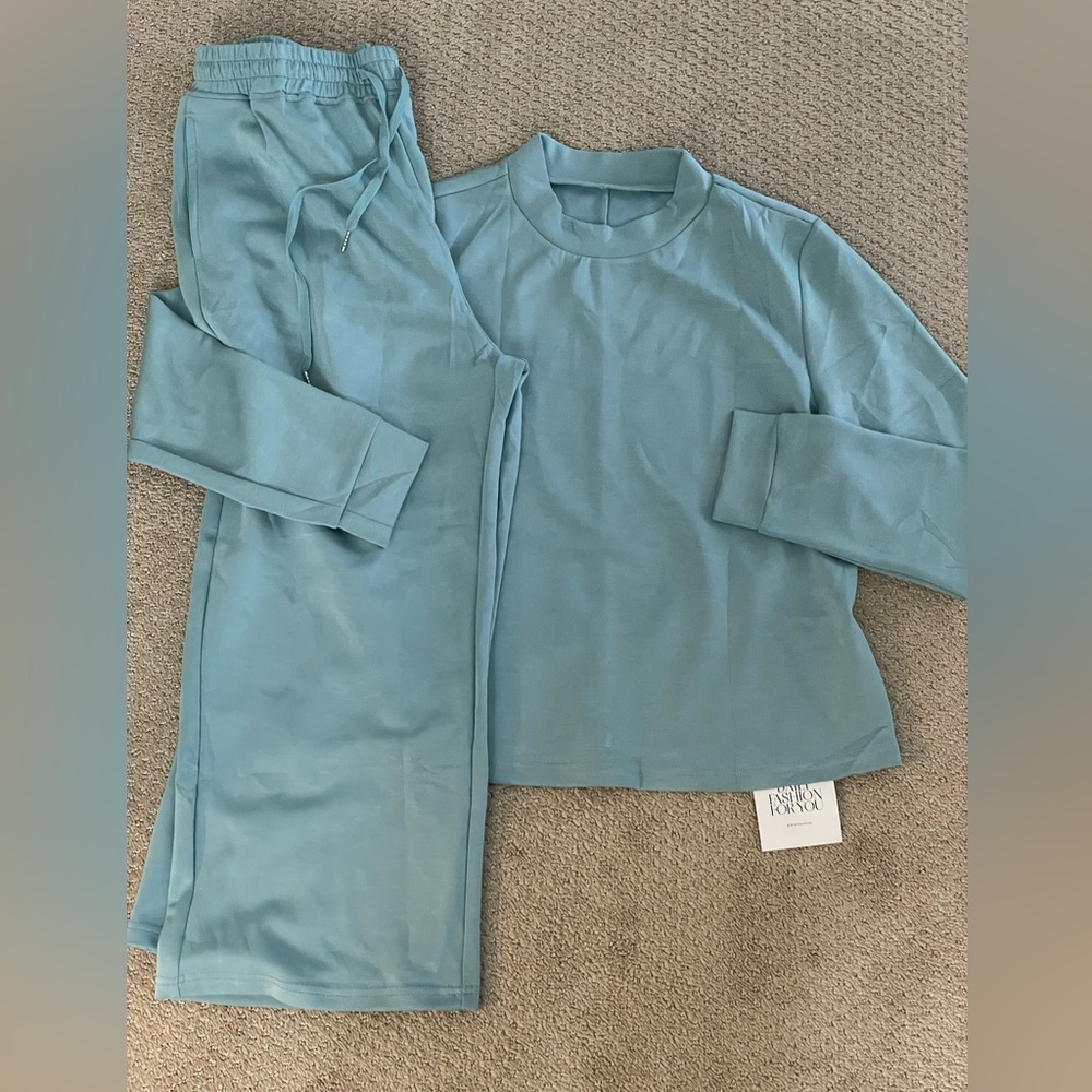 NWT Light Teal Blue Large set